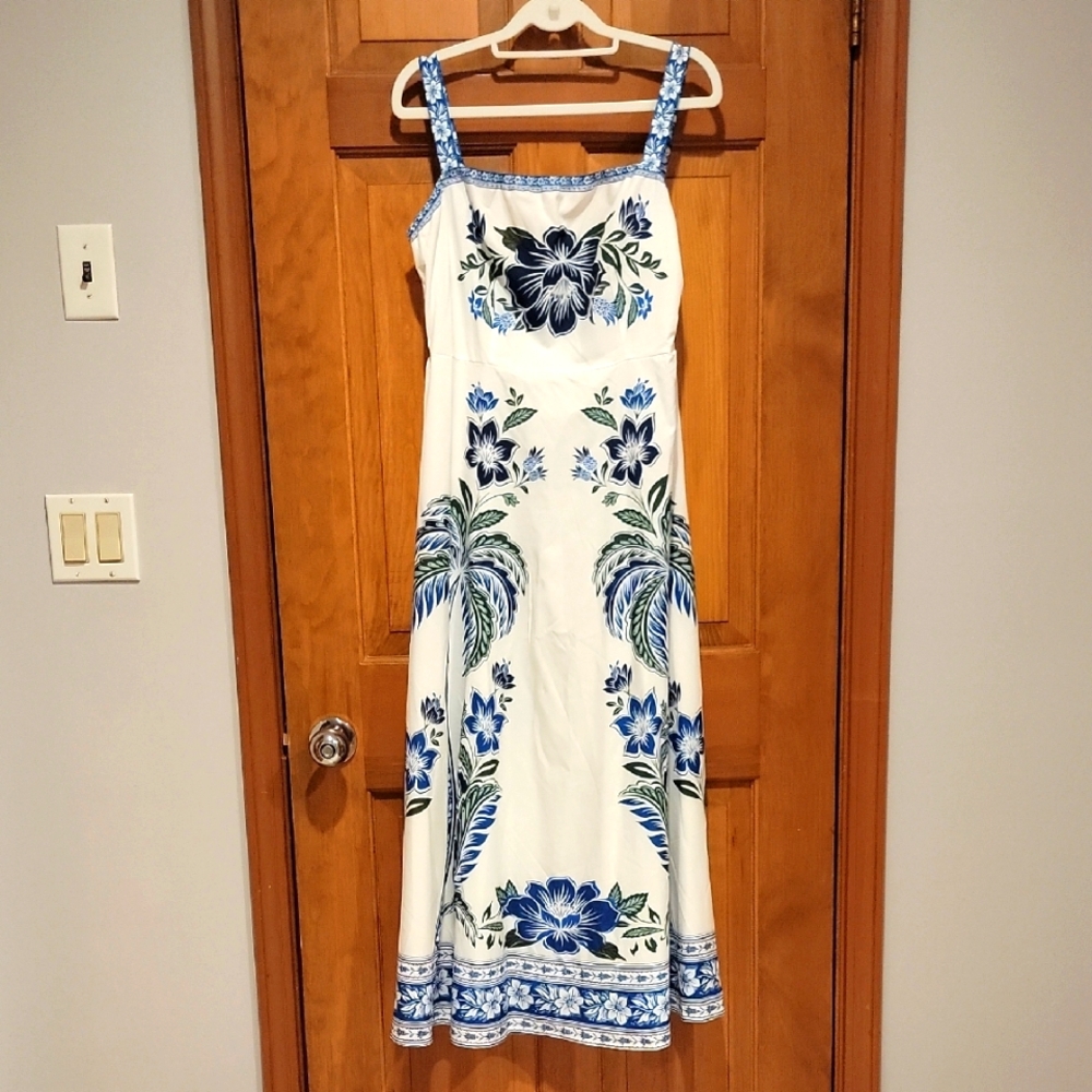 SHEIN Blue and White Floral Maxi Dress Size Large
